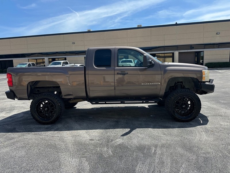 Chevrolet Silverado 1500 Vehicle Full-screen Gallery Image 06