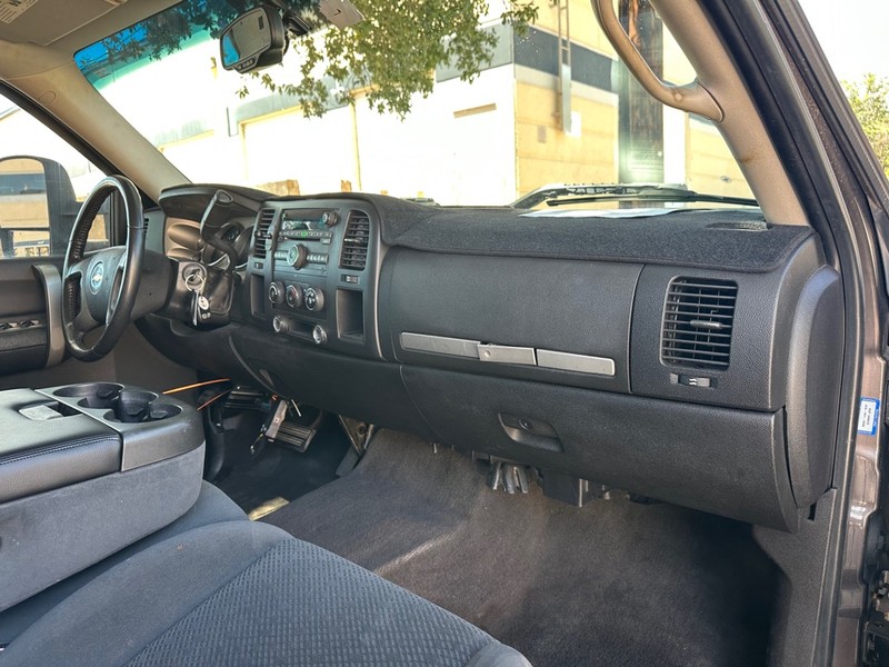 Chevrolet Silverado 1500 Vehicle Full-screen Gallery Image 14