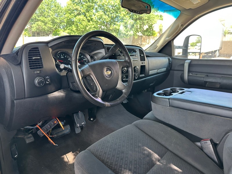 Chevrolet Silverado 1500 Vehicle Full-screen Gallery Image 18