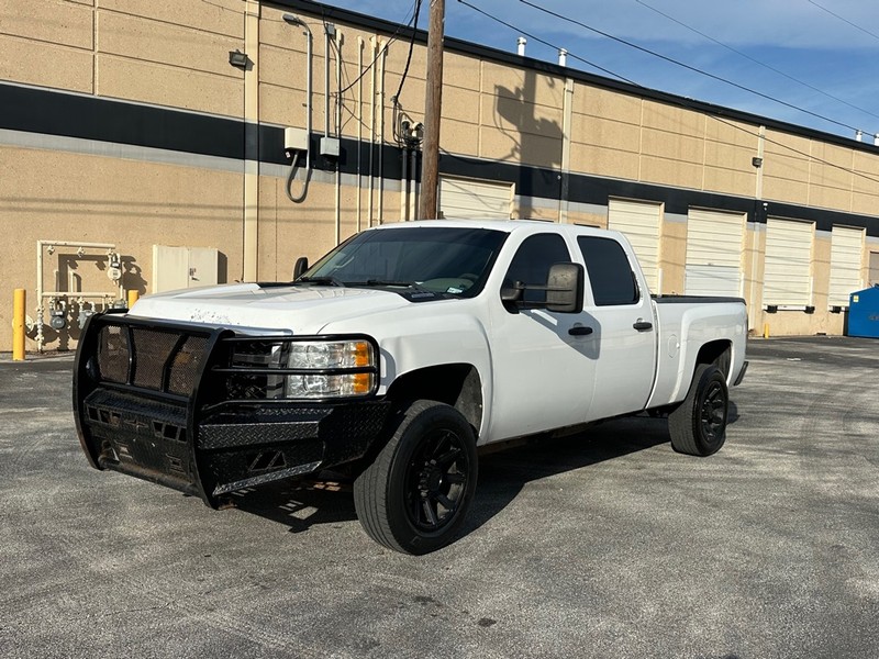 Chevrolet Silverado 2500HD Vehicle Full-screen Gallery Image 01