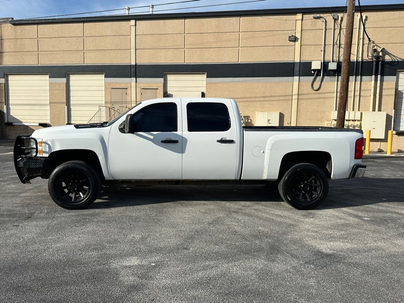 Chevrolet Silverado 2500HD Vehicle Full-screen Gallery Image 02