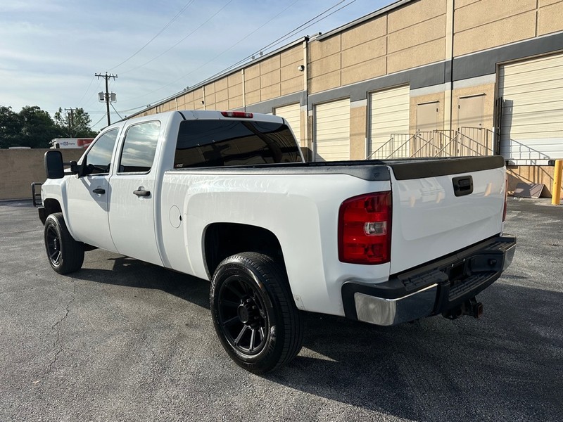 Chevrolet Silverado 2500HD Vehicle Full-screen Gallery Image 03