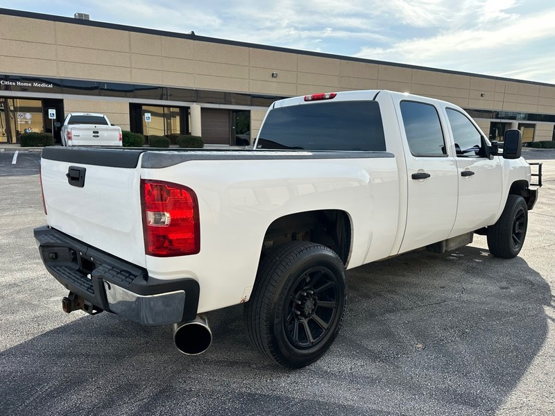 Chevrolet Silverado 2500HD Vehicle Full-screen Gallery Image 04