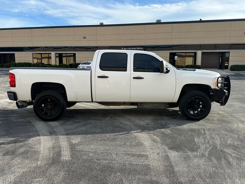 Chevrolet Silverado 2500HD Vehicle Full-screen Gallery Image 05