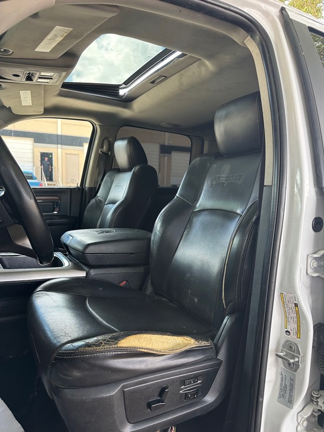 Ram 2500 Vehicle Full-screen Gallery Image 18
