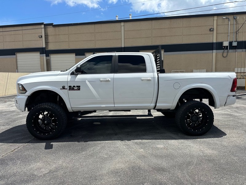 Ram 2500 Vehicle Full-screen Gallery Image 3