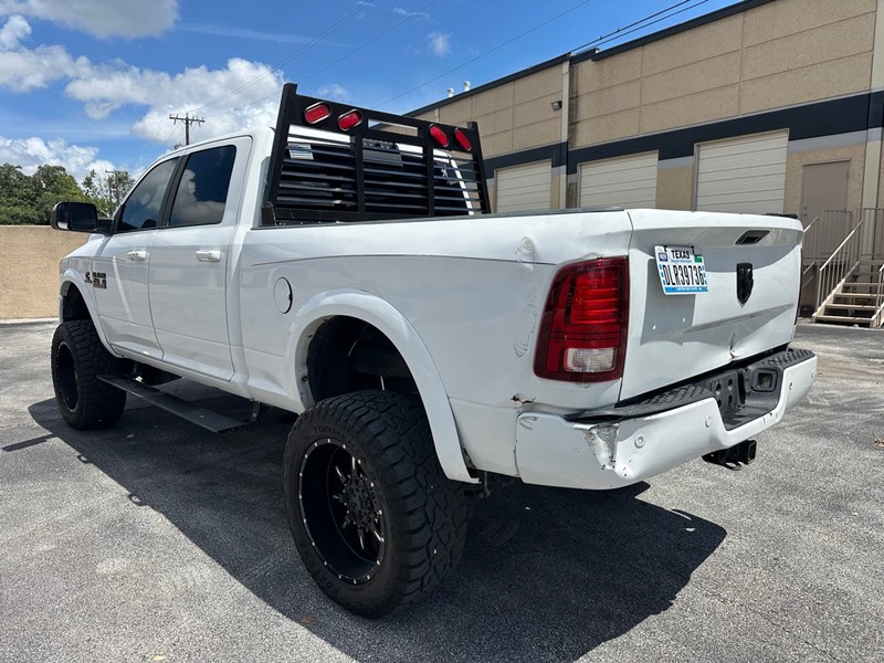 Ram 2500 Vehicle Full-screen Gallery Image 4