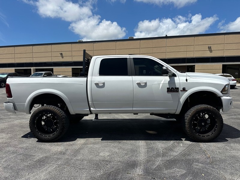 Ram 2500 Vehicle Full-screen Gallery Image 6