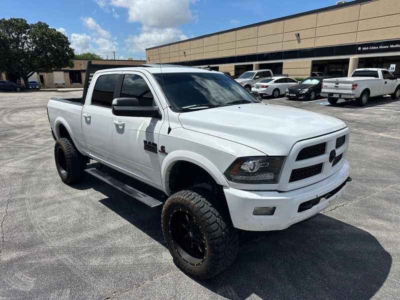 Ram 2500 Vehicle Full-screen Gallery Image 9
