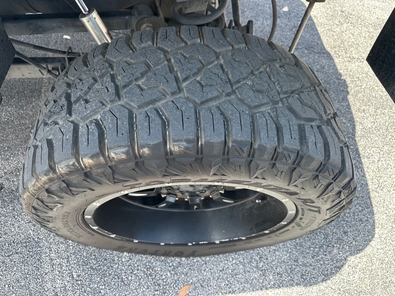 Ram 2500 Vehicle Full-screen Gallery Image 11