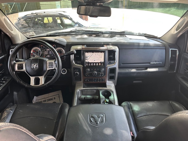Ram 2500 Vehicle Full-screen Gallery Image 14