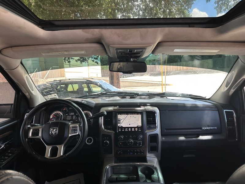 Ram 2500 Vehicle Full-screen Gallery Image 15
