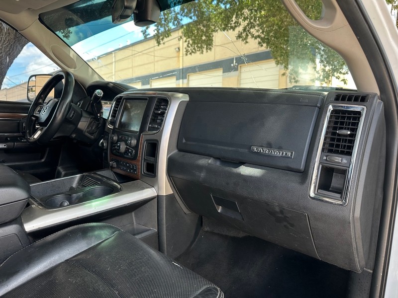 Ram 2500 Vehicle Full-screen Gallery Image 17
