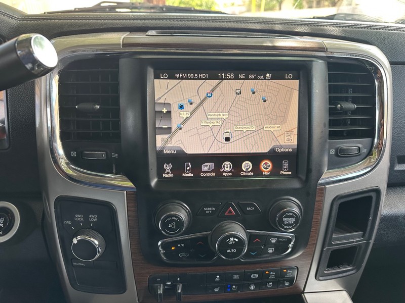Ram 2500 Vehicle Full-screen Gallery Image 20