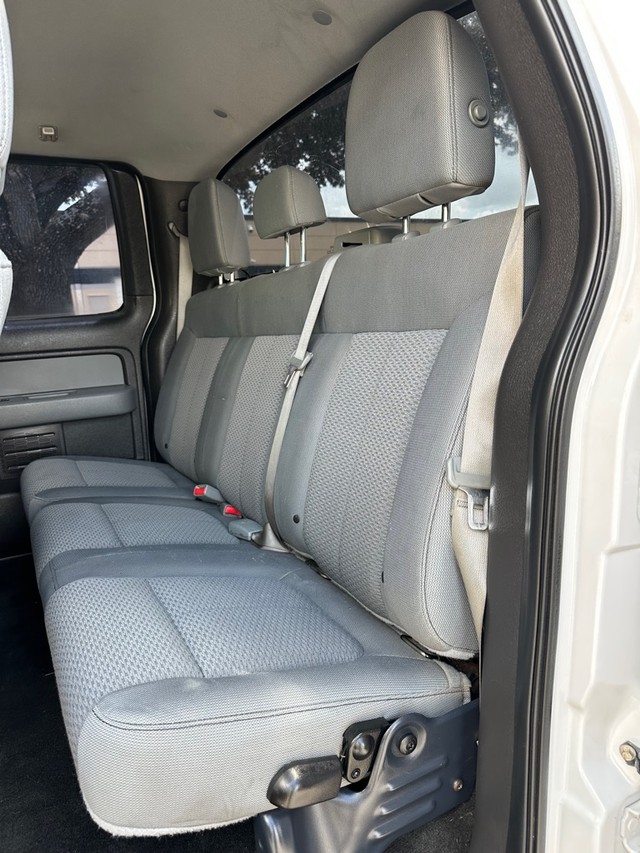 Ford F-150 Vehicle Full-screen Gallery Image 11