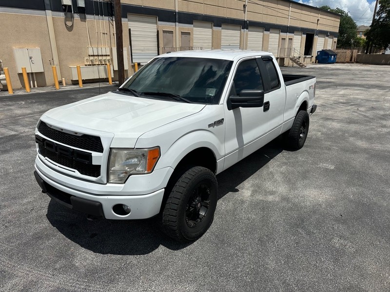 Ford F-150 Vehicle Full-screen Gallery Image 2