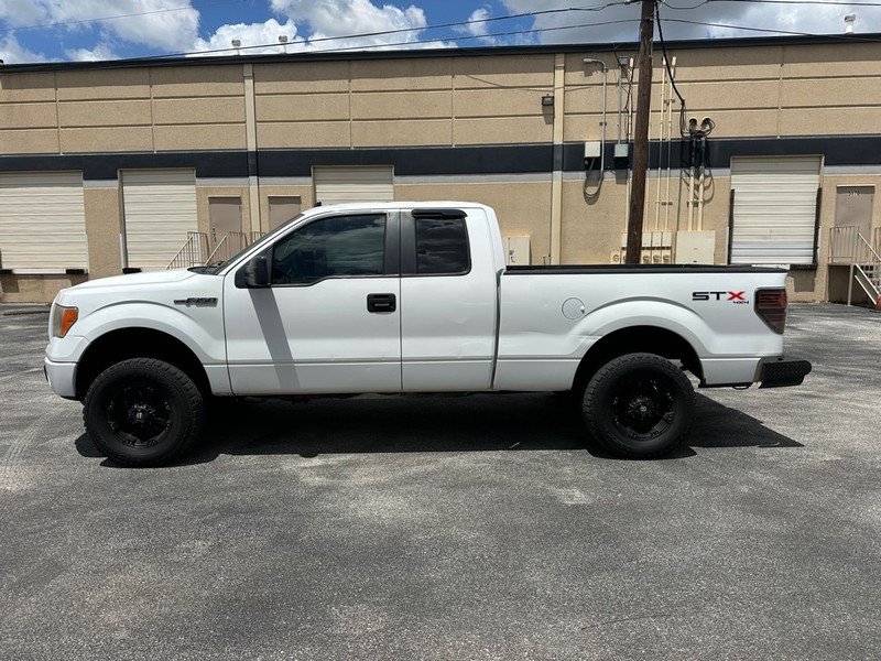 Ford F-150 Vehicle Full-screen Gallery Image 3