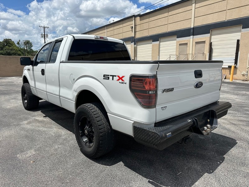 Ford F-150 Vehicle Full-screen Gallery Image 4