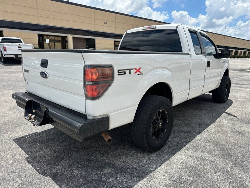 Ford F-150 Vehicle Full-screen Gallery Image 5
