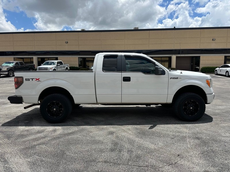 Ford F-150 Vehicle Full-screen Gallery Image 6