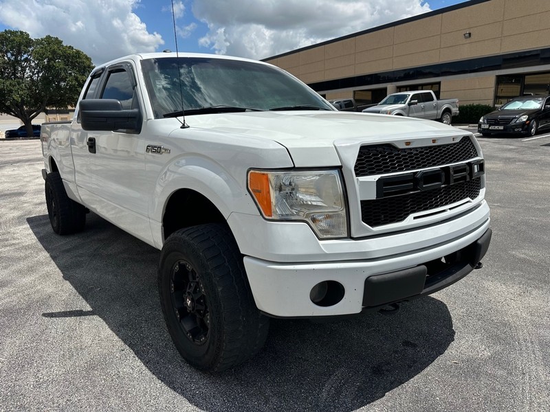 Ford F-150 Vehicle Full-screen Gallery Image 7
