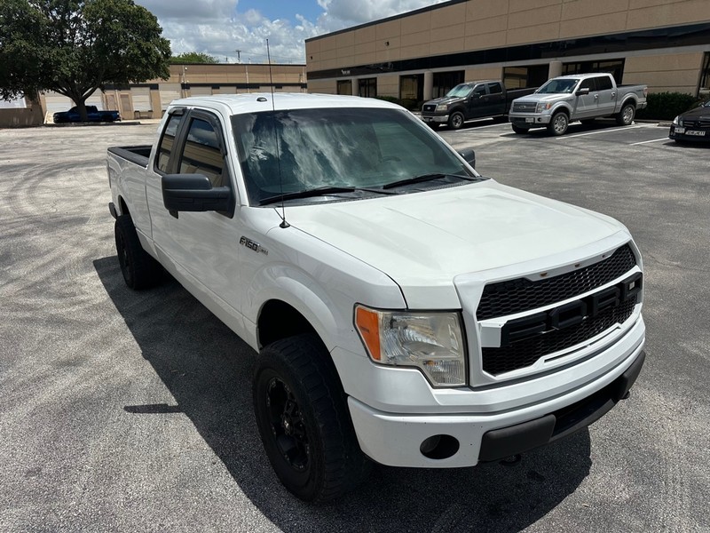 Ford F-150 Vehicle Full-screen Gallery Image 8