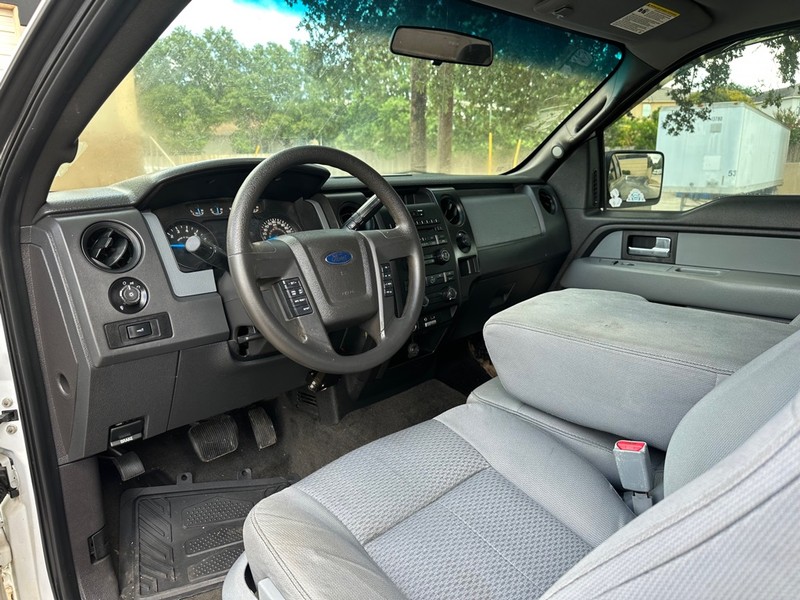Ford F-150 Vehicle Full-screen Gallery Image 13