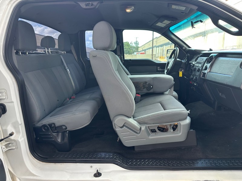Ford F-150 Vehicle Full-screen Gallery Image 14