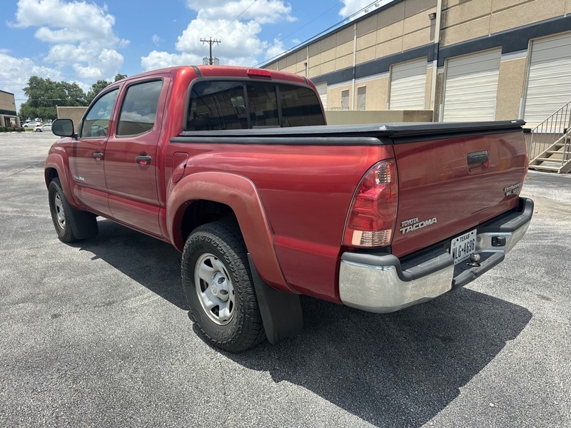 Toyota Tacoma Vehicle Full-screen Gallery Image 03