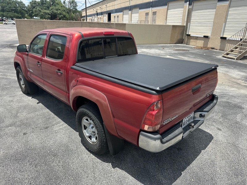 Toyota Tacoma Vehicle Full-screen Gallery Image 04