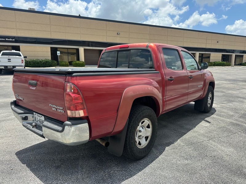 Toyota Tacoma Vehicle Full-screen Gallery Image 05