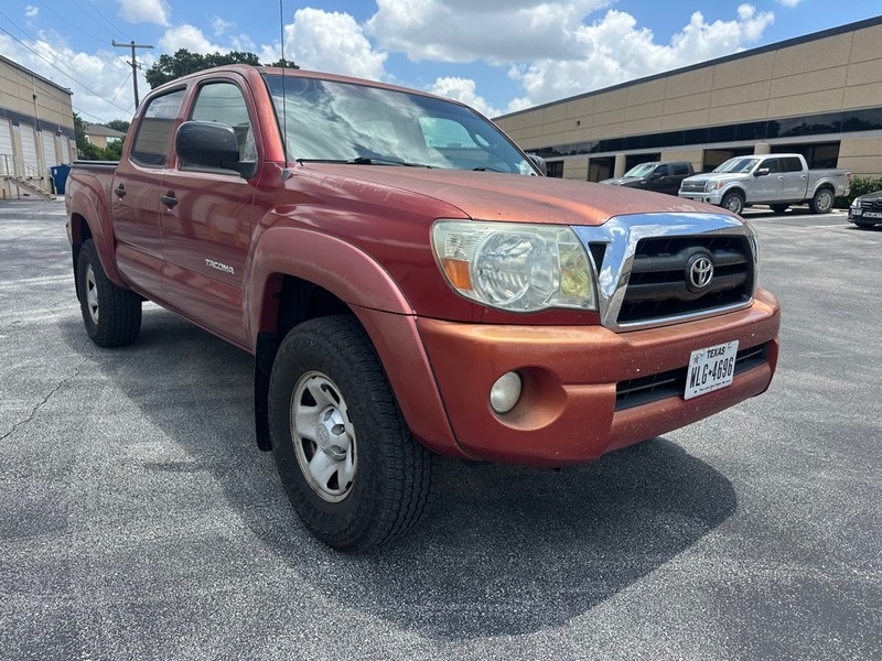 Toyota Tacoma Vehicle Full-screen Gallery Image 07