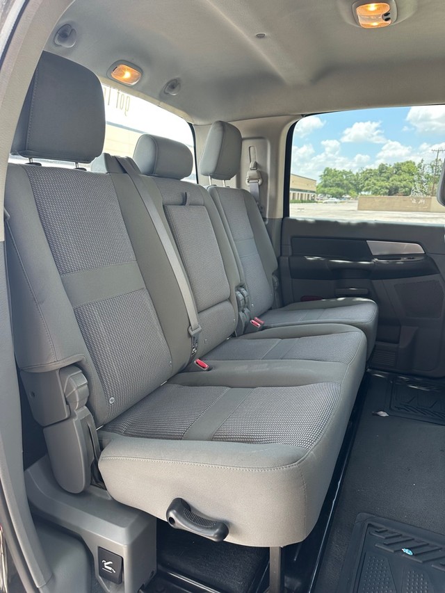 Dodge Ram 2500 Vehicle Full-screen Gallery Image 11
