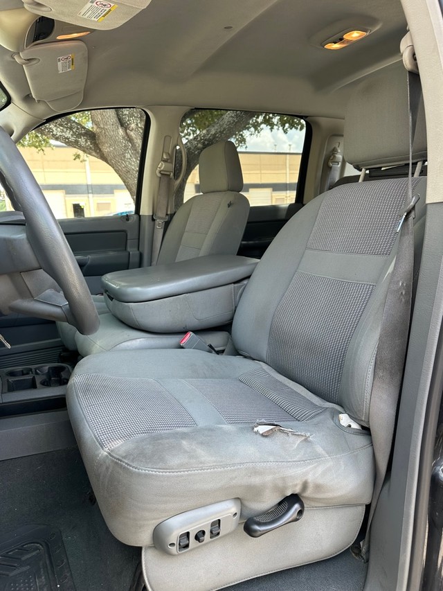 Dodge Ram 2500 Vehicle Full-screen Gallery Image 15