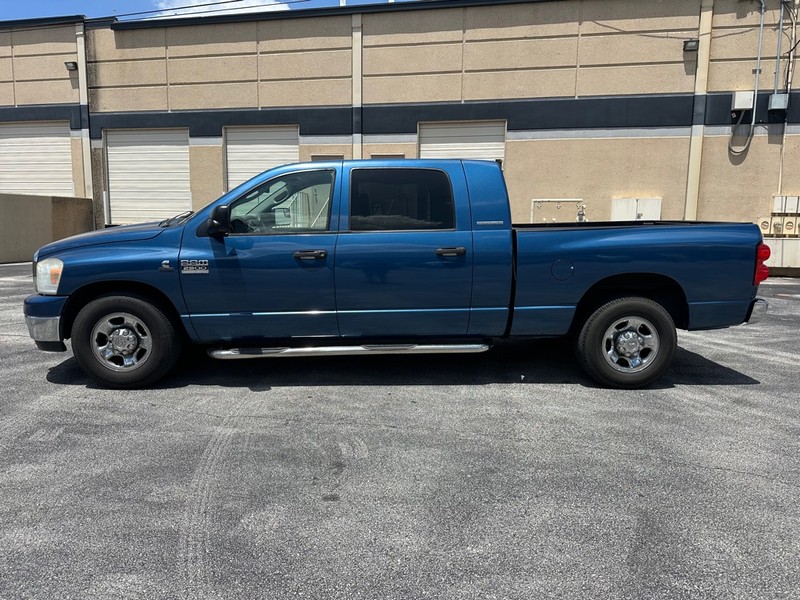 Dodge Ram 2500 Vehicle Full-screen Gallery Image 02