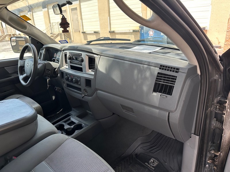 Dodge Ram 2500 Vehicle Full-screen Gallery Image 14