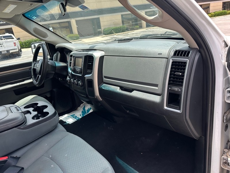 Ram 1500 Vehicle Full-screen Gallery Image 12