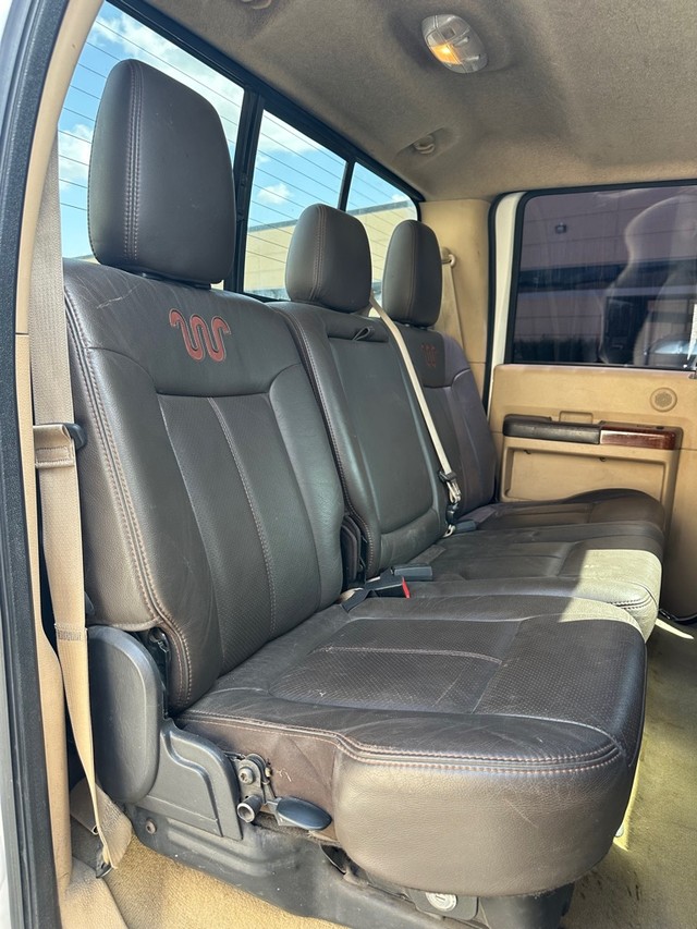 Ford Super Duty F-350 SRW Vehicle Full-screen Gallery Image 11