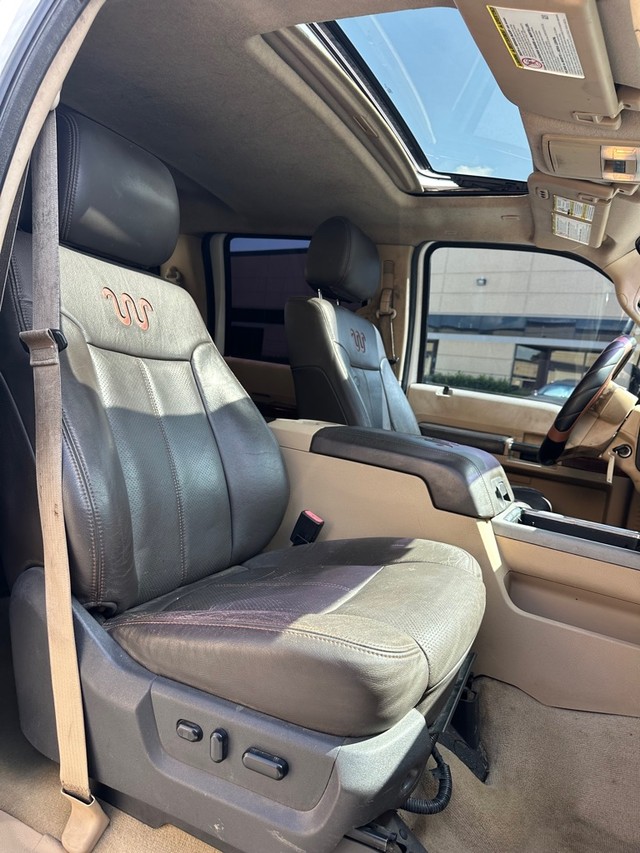 Ford Super Duty F-350 SRW Vehicle Full-screen Gallery Image 14