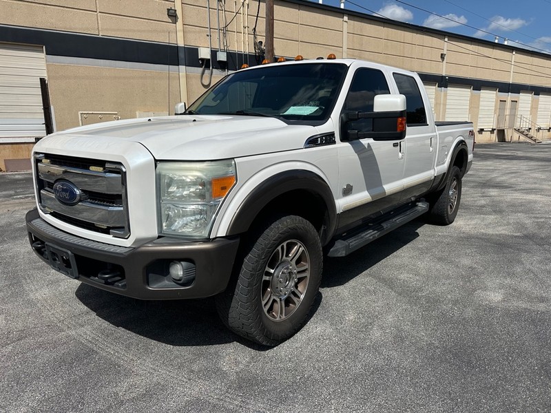 Ford Super Duty F-350 SRW Vehicle Full-screen Gallery Image 01