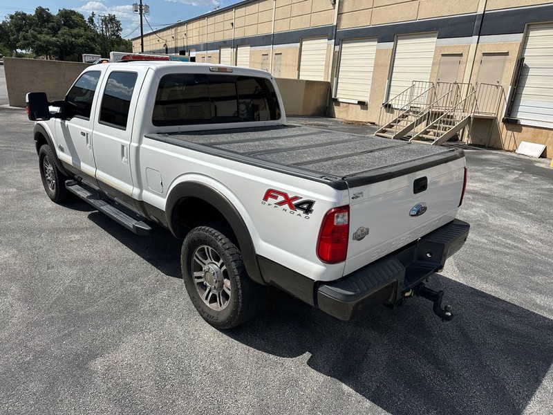 Ford Super Duty F-350 SRW Vehicle Full-screen Gallery Image 05