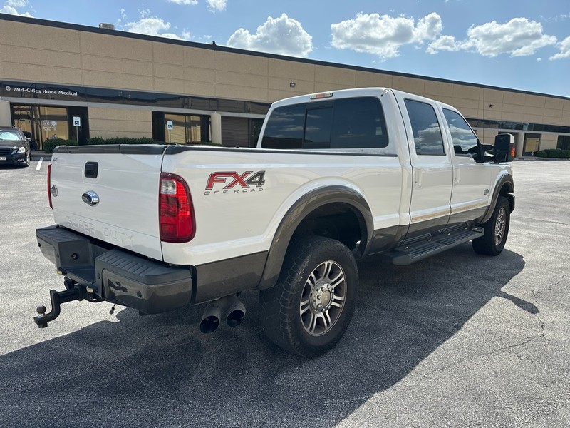 Ford Super Duty F-350 SRW Vehicle Full-screen Gallery Image 06