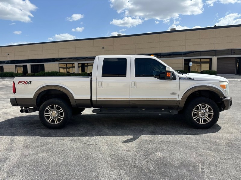 Ford Super Duty F-350 SRW Vehicle Full-screen Gallery Image 07