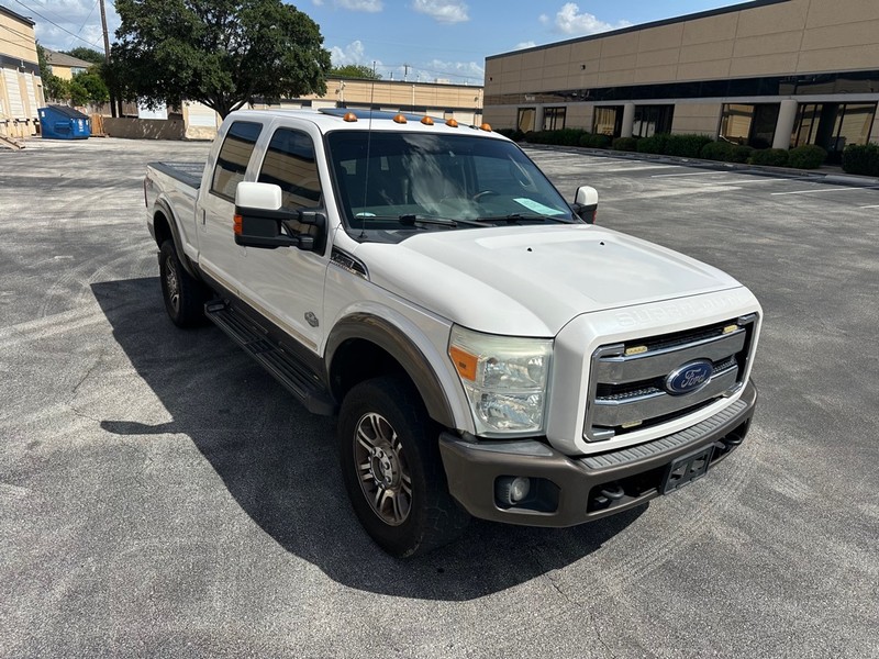 Ford Super Duty F-350 SRW Vehicle Full-screen Gallery Image 09