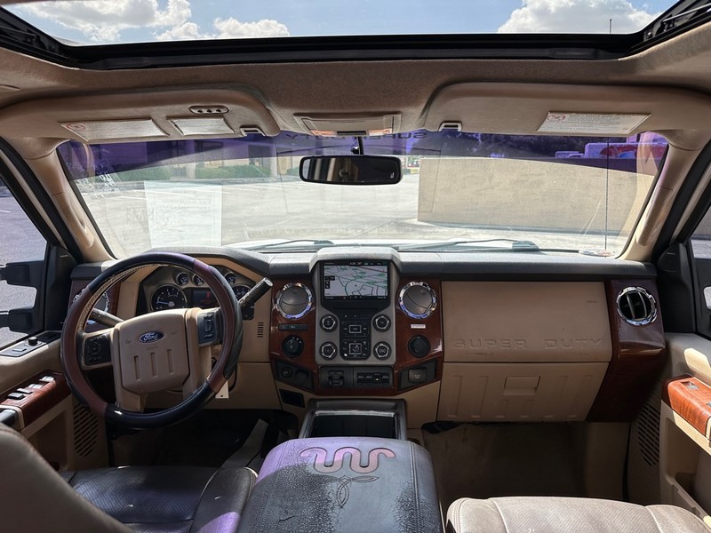 Ford Super Duty F-350 SRW Vehicle Full-screen Gallery Image 13