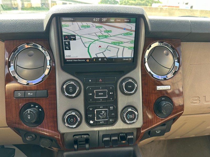 Ford Super Duty F-350 SRW Vehicle Full-screen Gallery Image 18