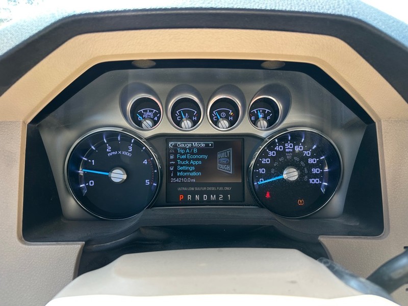 Ford Super Duty F-350 SRW Vehicle Full-screen Gallery Image 19