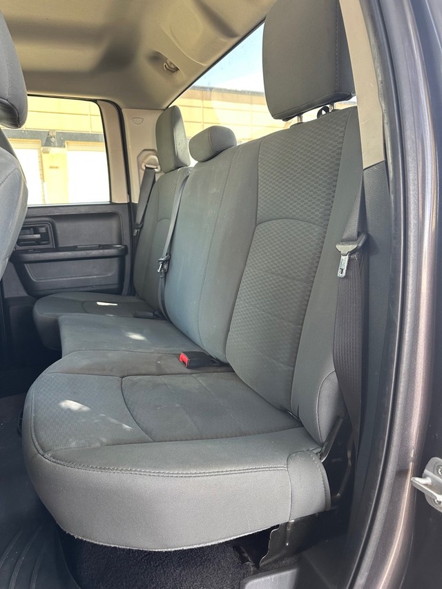 Ram 1500 Vehicle Full-screen Gallery Image 09