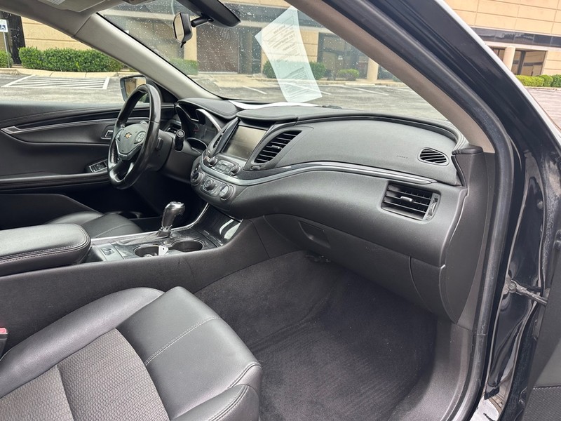 Chevrolet Impala Vehicle Full-screen Gallery Image 10