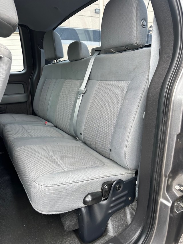 Ford F-150 Vehicle Full-screen Gallery Image 10